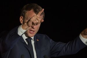 Emmanuel Macron estime que la règle de 3 % de déficit public est dépassée.