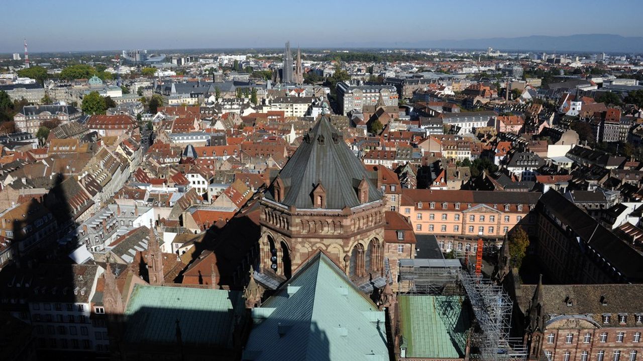 Une vue de Strasbourg depuis le toit de la cathédrale.
