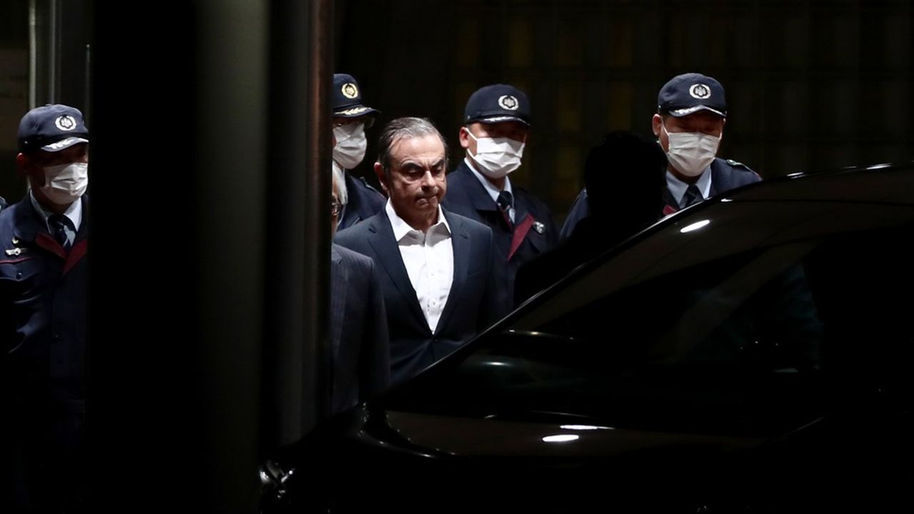 Arrêté de façon spectaculaire le 19 novembre 2018, Carlos Ghosn est libéré sous caution de sa prison de Kosuge, à Tokyo, le 25 avril 2019.
