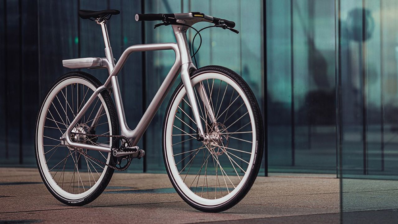 Le vélo baptisé Angell  a été dessiné par le designer Ora-ïto et propose un cadre épuré.