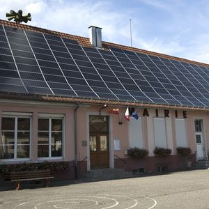 Une mairie française équipée de panneaux photovoltaïques