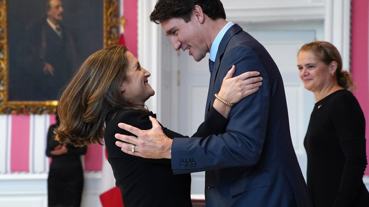 Justin Trudeau a présenté sa nouvelle équipe, marquée par la promotion au poste de vice-Premier ministre de sa ministre des Affaires étrangères Chrystia Freeland.