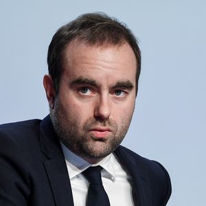 Le ministre chargé des Collectivités territoriales, Sébastien Lecornu, a plaidé pour une revalorisation des indemnités des élus locaux.