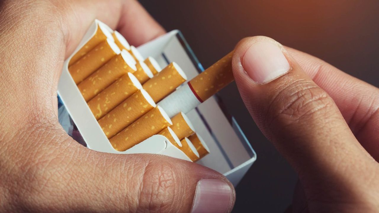 Une nouvelle augmentation de la taxe sur le tabac se répercuterait plus lourdement sur le budget des personnes les plus précaires.