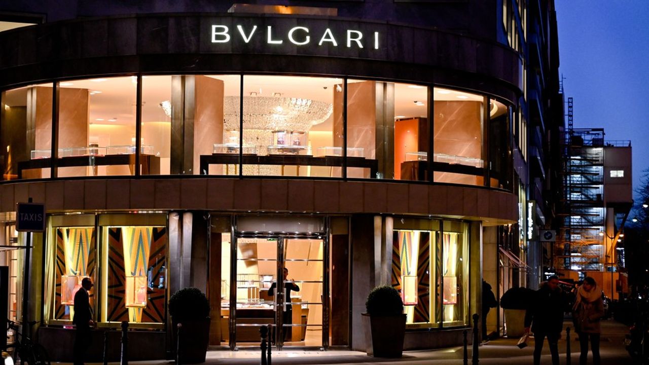 En 2011, huit ans avant l'acquisition de Tiffany, LVMH avait acquis le numéro trois mondial du secteur de la joaillerie, Bulgari, pour 4,3 milliards d'euros.
