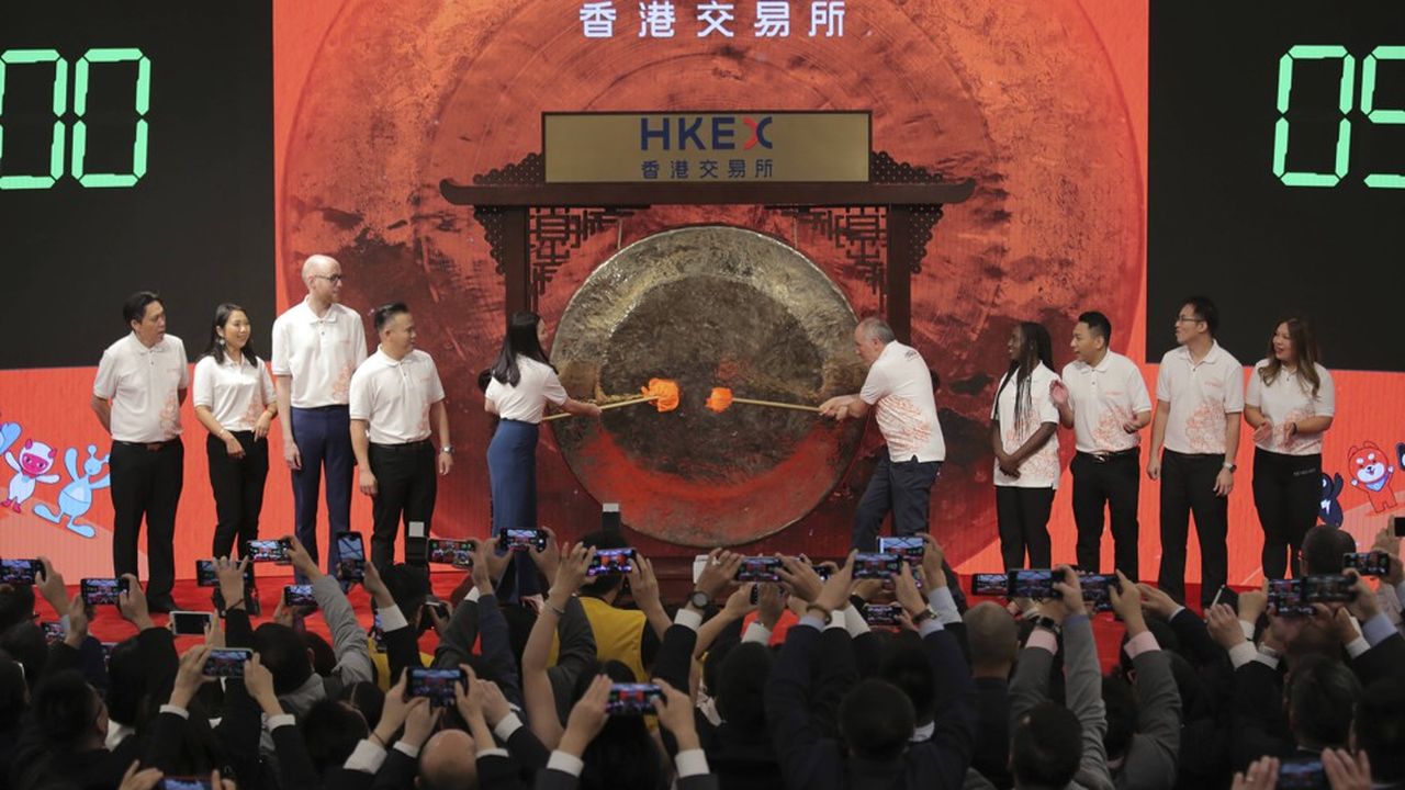 Daniel Zhang, fidèle lieutenant et successeur de Jack Ma a fait résonner le gong dans l'enceinte de la Bourse de Hong Kong, donnant le coup d'envoi à la cotation du géant chinois