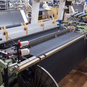 Le tissu recyclé fabriqué à l'usine Adient de Laroque d'Olmes en Ariège.