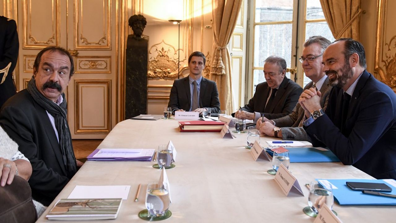 Philippe Martinez (à gauche), le secrétaire général de la CGT, face à Edouard Philippe (à droite), ce mardi matin.