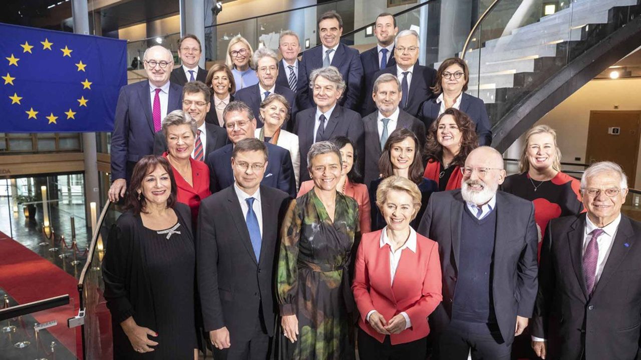 A 61 ans, l'Allemande Ursula von der Leyen, approuvée par 65 % des suffrages exprimés, devient la première femme présidente de la Commission européenne. 
