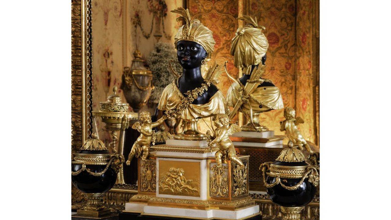 Pendule musicale et automate en bronze patiné et bronze doré au mercure à deux tons d'or et vernis, marbres blanc et noir, d'époque Louis XVI.