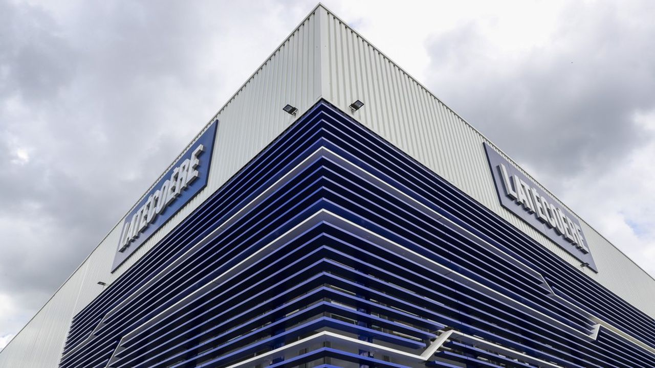 La nouvelle usine Latécoère de Toulouse symbolise le redressement en cours de l'équipementier, passé à deux doigts de la faillite.