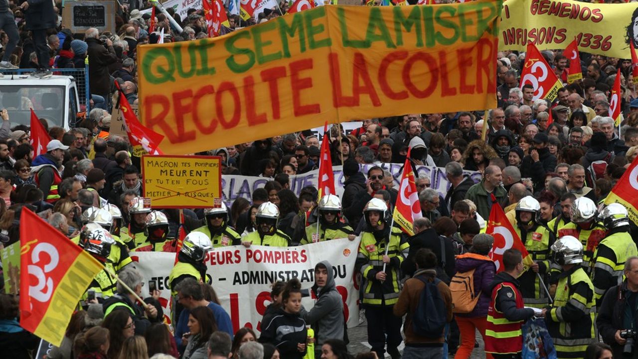 Près d'un million de personnes ont défilé à travers la France jeudi 5 décembre.