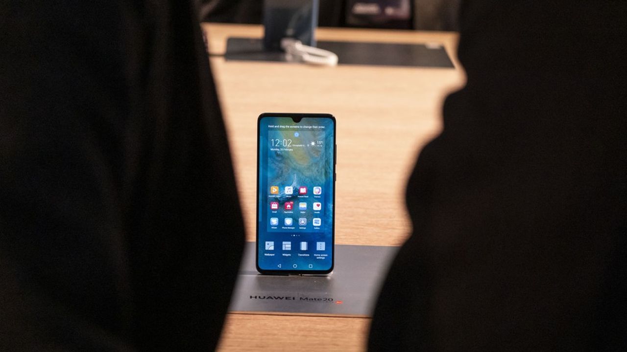Le géant chinois Huawei est devenu en quelques années le deuxième vendeur de smartphones au monde, et le premier fournisseur d'antennes pour les réseaux mobiles.