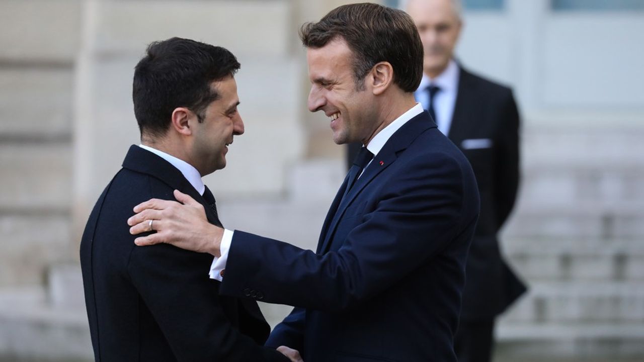 Le président français, Emmanuel Macron, accueille à l'Elysée son homologue ukrainien, Volodymyr Zelensky.