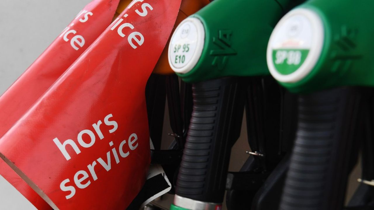 Seulement 3 % des stations-service françaises étaient en rupture pour au moins un type de carburant mardi matin, assure l'Union française des industries pétrolières.