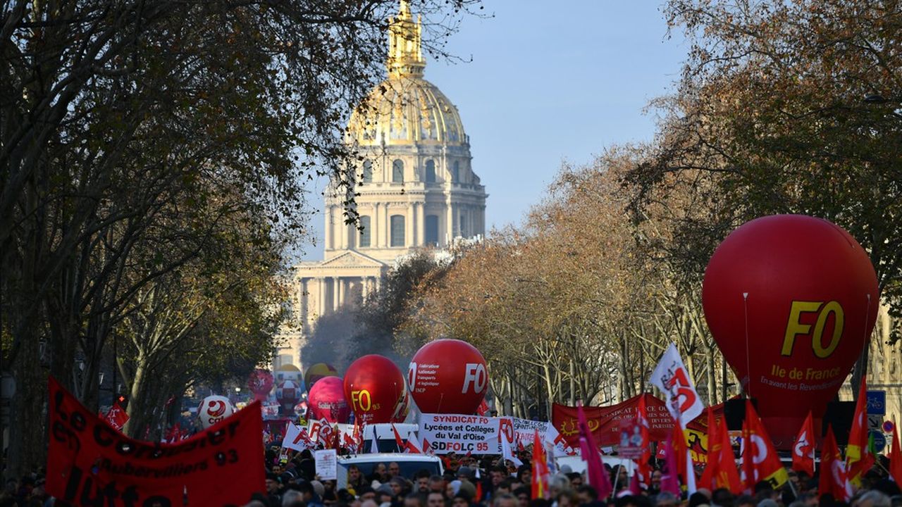 La préfecture de police a recensé 31.000 manifestants mardi à Paris contre 65.000 la semaine passée.