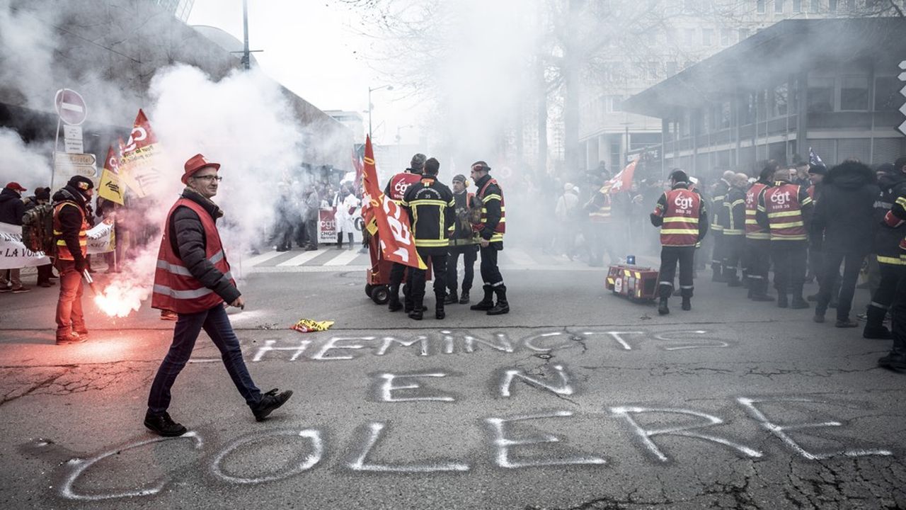 Des « cheminots en colère », à Rennes, contre la réforme des retraites