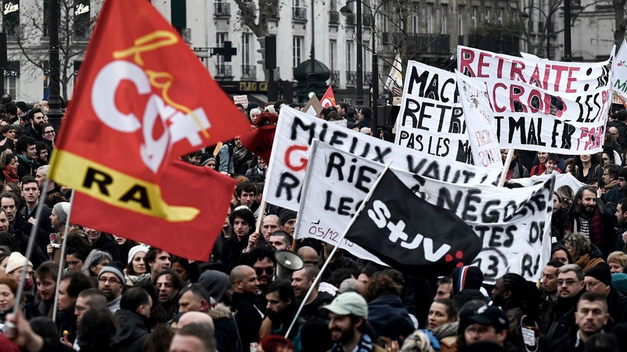 La CGT avance le chiffre de 350.000 manifestants rien qu'à Paris.