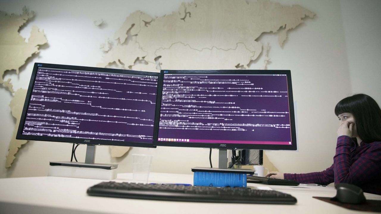 Trois ans après l'invasion du Donbass et de la Crimée, des ordinateurs installés en Russie étaient parvenus à paralyser, le 25 octobre 2017, des logiciels de l'aéroport et du métro de Kiev, ainsi que ceux de certains journaux indépendants russes.