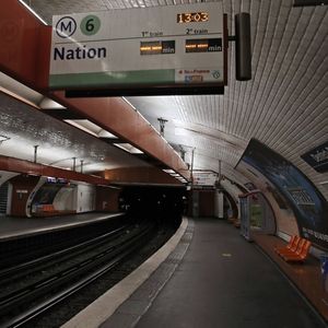 Le 25 décembre à Paris, seules deux lignes de métro, la 1 et la 14, toutes deux automatisées, étaient ouvertes au public en raison d'une grève des agents RATP contre la réforme des retraites. 