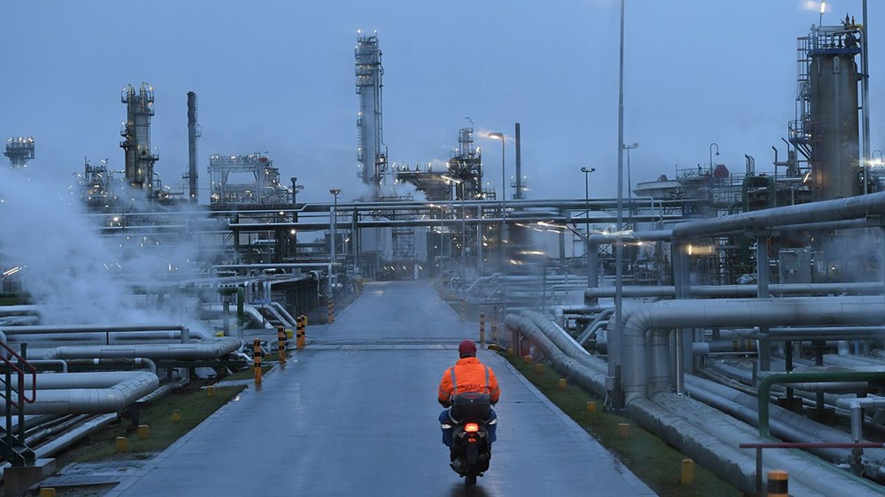 Total s'est préparé aux nouvelles normes en adaptant sa raffinerie d'Anvers en Belgique (photo) et celle de Port Arthur, au Texas.