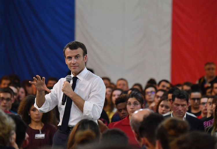 Emmanuel Macron lors d'un débat à Etang-sur-Arroux, le 7 février 2019.