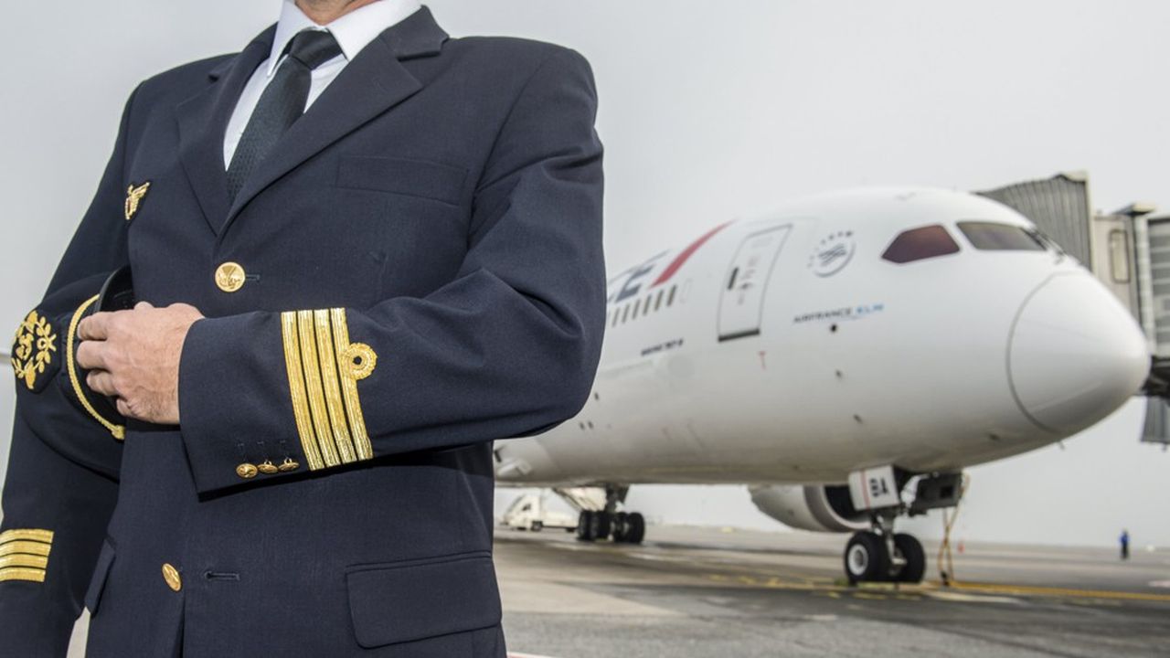 Pilotes, hôtesses et stewarts ont obtenu le maintien de leur régime complémentaire de retraite légal et obligatoire.