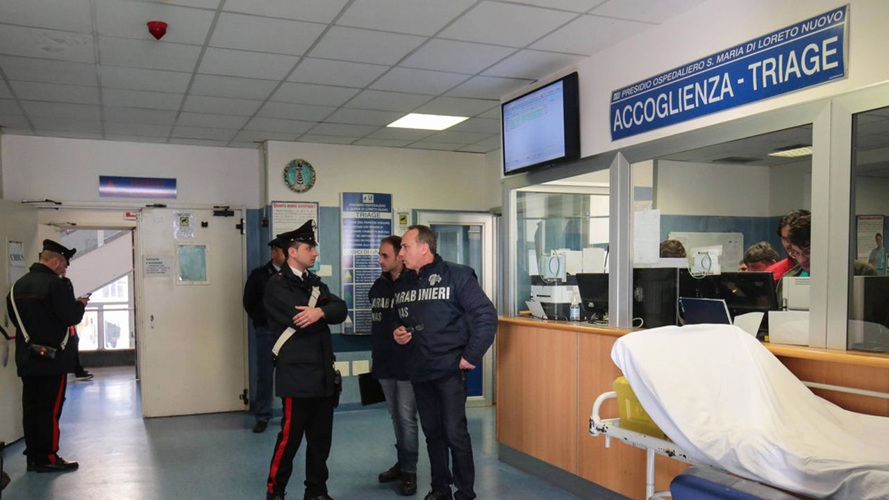A Naples, les médecins demandent que les forces de l'ordre -y compris les militaires si nécessaire- assurent la sécurité du personnel hospitalier.