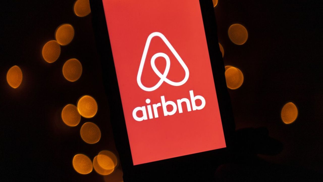 En 2019, la ville de Paris, qui concentre 65.000 annonces, a perçu 15,3 millions d'euros de la part de Airbnb.