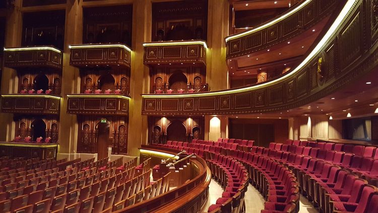 La visite de l'opéra d'Oman est un must pour les touristes 