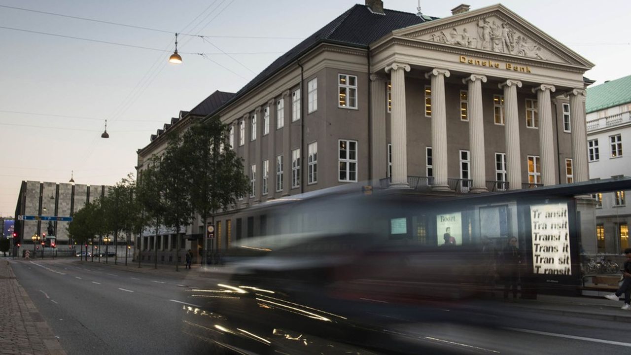 Danske Bank a proposé à 2.000 de ses employés un départ volontaire, selon Bloomberg et les médias du pays. Ils ont jusqu'au 31 janvier pour se prononcer.