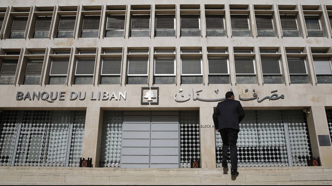Samedi, lors d'une nouvelle journée de protestation contre les élites du pays, plusieurs centaines de personnes se sont réunies devant les portes de la Banque du Liban et de plusieurs banques commerciales, qu'elles accusent de complicité avec le pouvoir politique.