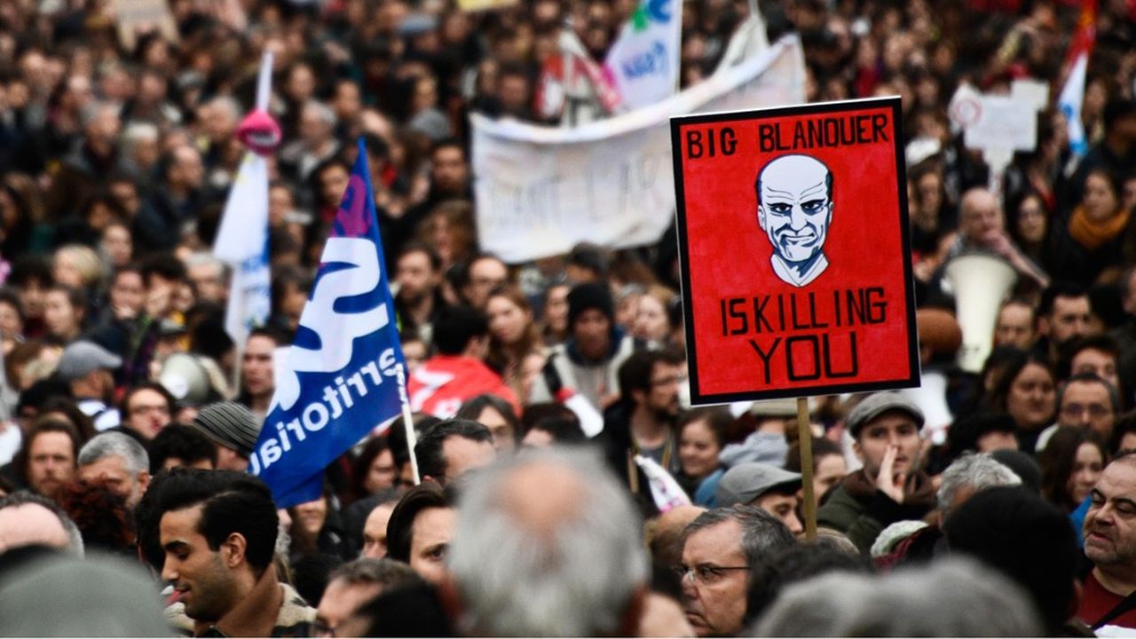 Manifestationsd'enseignants à Paris contre la réforme des retraites et le ministre de l'Education, Jean-Michel Blanquer. 