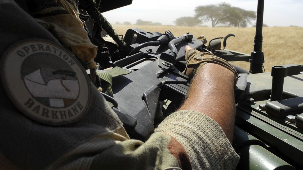 La France mobilise 4.500 hommes au Mali et au Sahel et a perdu 44 soldats depuis l'opération Serval lancée en 2013 pour empêcher Bamako de tomber aux mains de groupes armés terroristes.