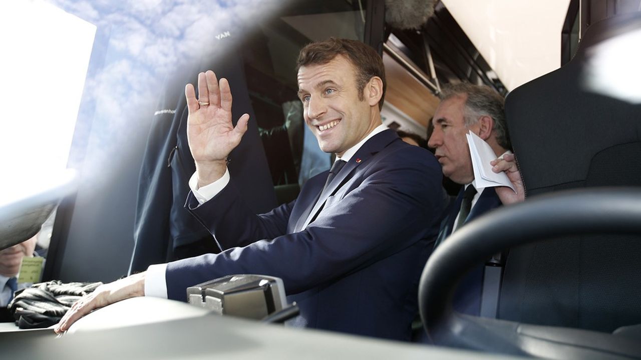 Emmanuel Macron s'est invité ce mardi à la signature du contrat de transition écologique entre la communauté d'agglomération de Pau et l'Etat en présence de son allié, le maire de Pau, François Bayrou.