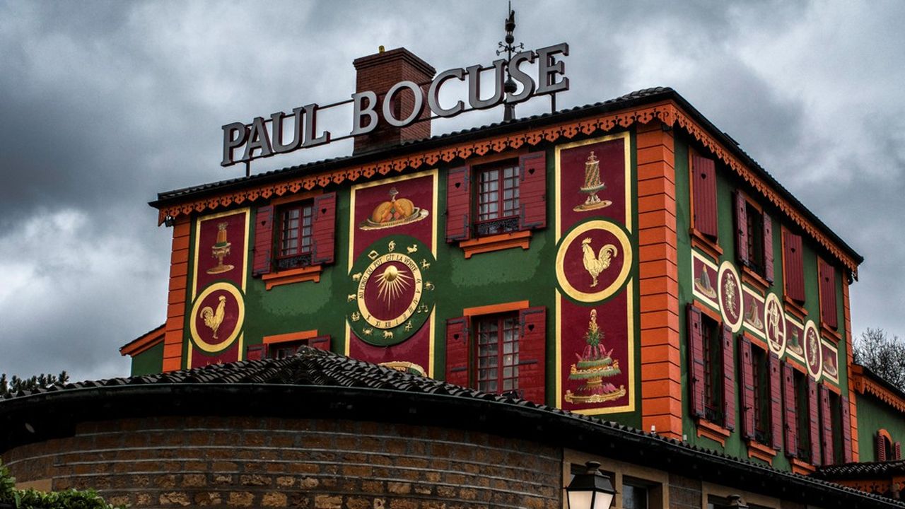 Le restaurant l'Auberge, de Collonges-au-Mont-d'Or, détenait trois étoiles au Guide Michelin depuis 1965.