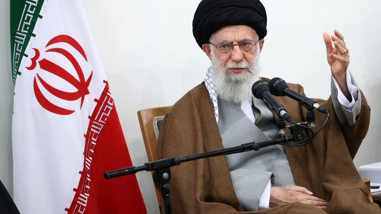 Le Guide suprême, l'ayatollah Khameini a avertit les Européens qu'il ne fallait pas s'attendre à un infl échissement de la politique de l'Iran. 