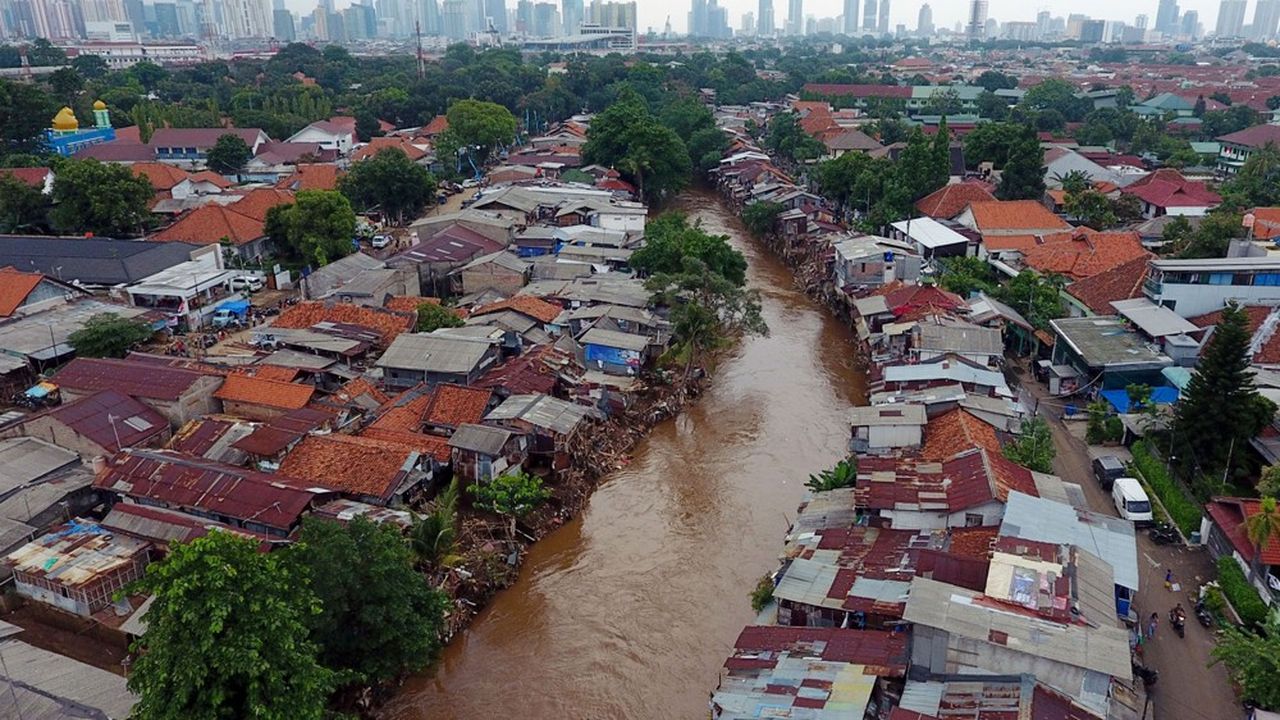 40 % de la ville de Jarkata se trouve déjà sous le niveau de la mer, à la merci de la montée des eaux.