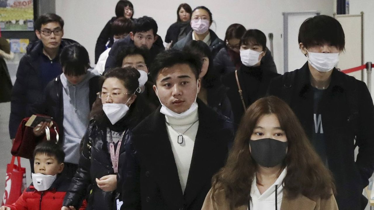 Dans les aéroports du Japon, des mesures de sécurité ont été prises pour éviter une propagation du virus.