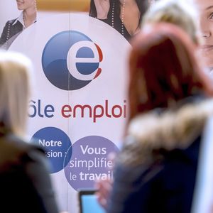 Le chômage a nettement baissé en 2019 en France, avec 120.700 demandeurs d'emploi sans activité en moins (-3,3 %) la plus forte baisse depuis la crise de 2008, selon les chiffres publiés lundi par Pôle emploi.