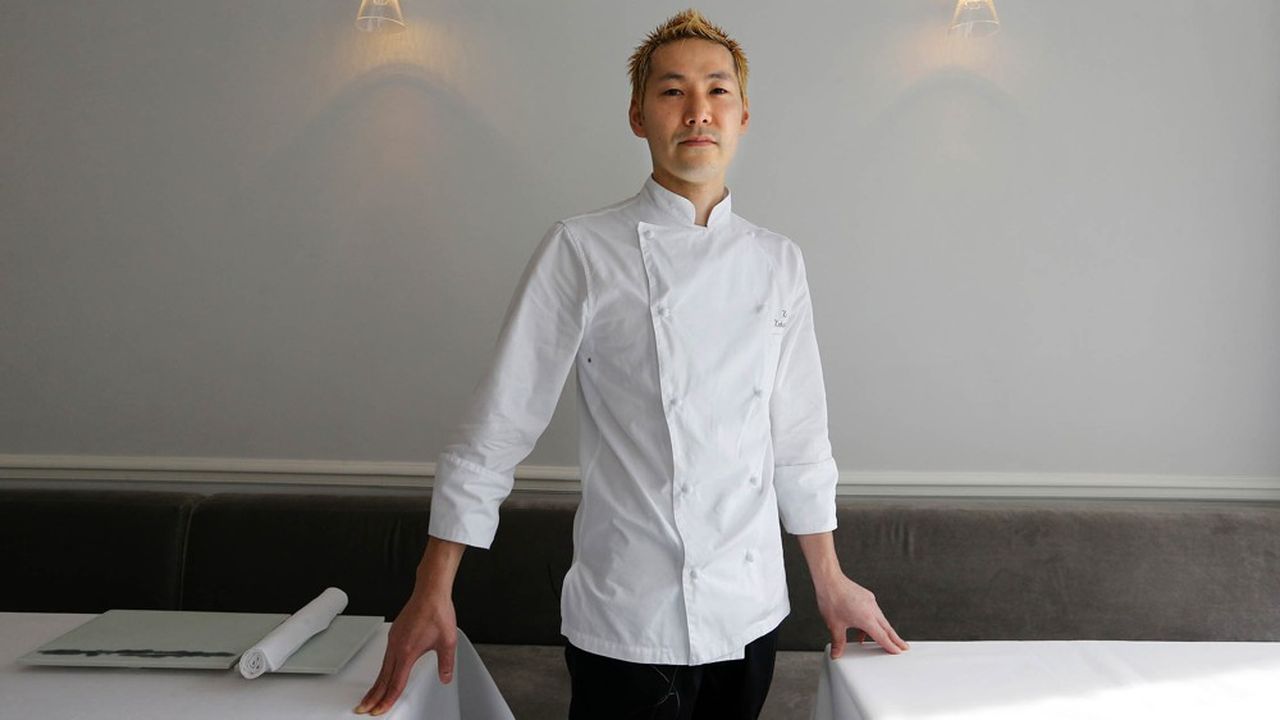 Kei Kobayashi, dont le restaurant est à Paris, est le premier chef japonais à recevoir trois étoiles dans le guide français.