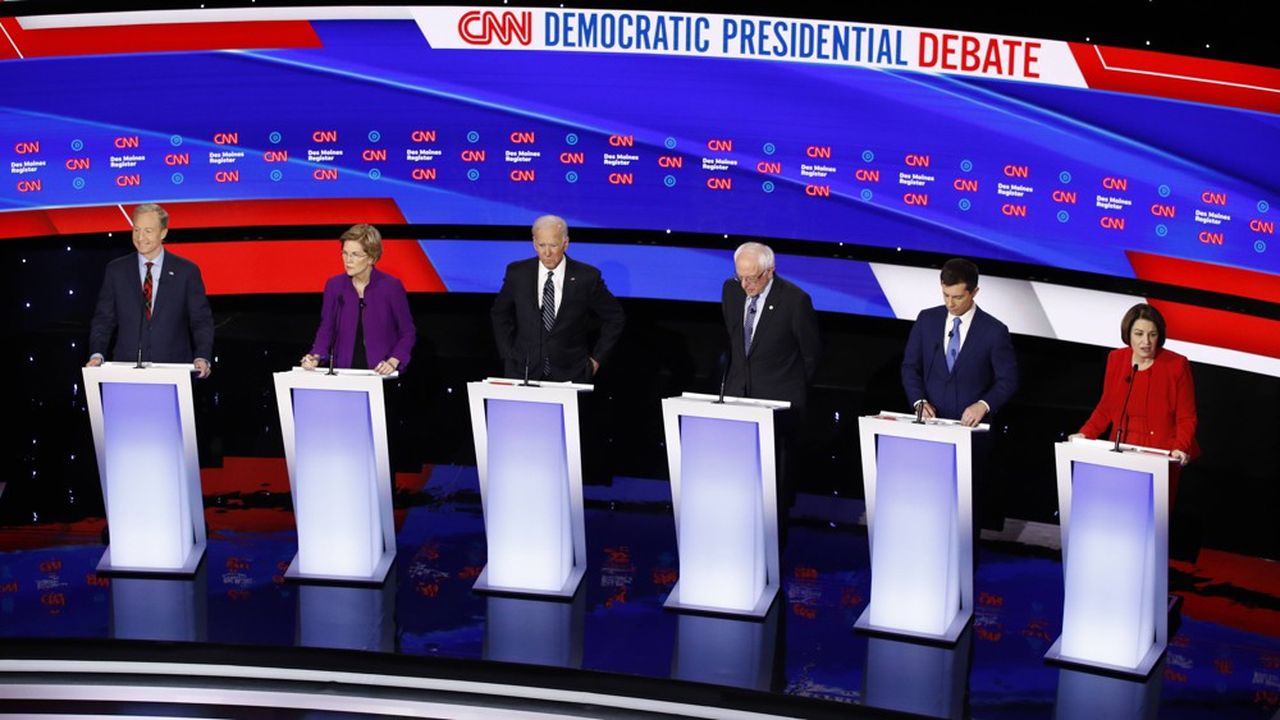 De gauche à droite : Tom Steyer, Elizabeth Warren, Joe Biden, Bernie Sanders, Pete Buttigieg et Amy Klobuchar, lors du dernier débat télévisé, auquel ne participait pas Michael Bloomberg.