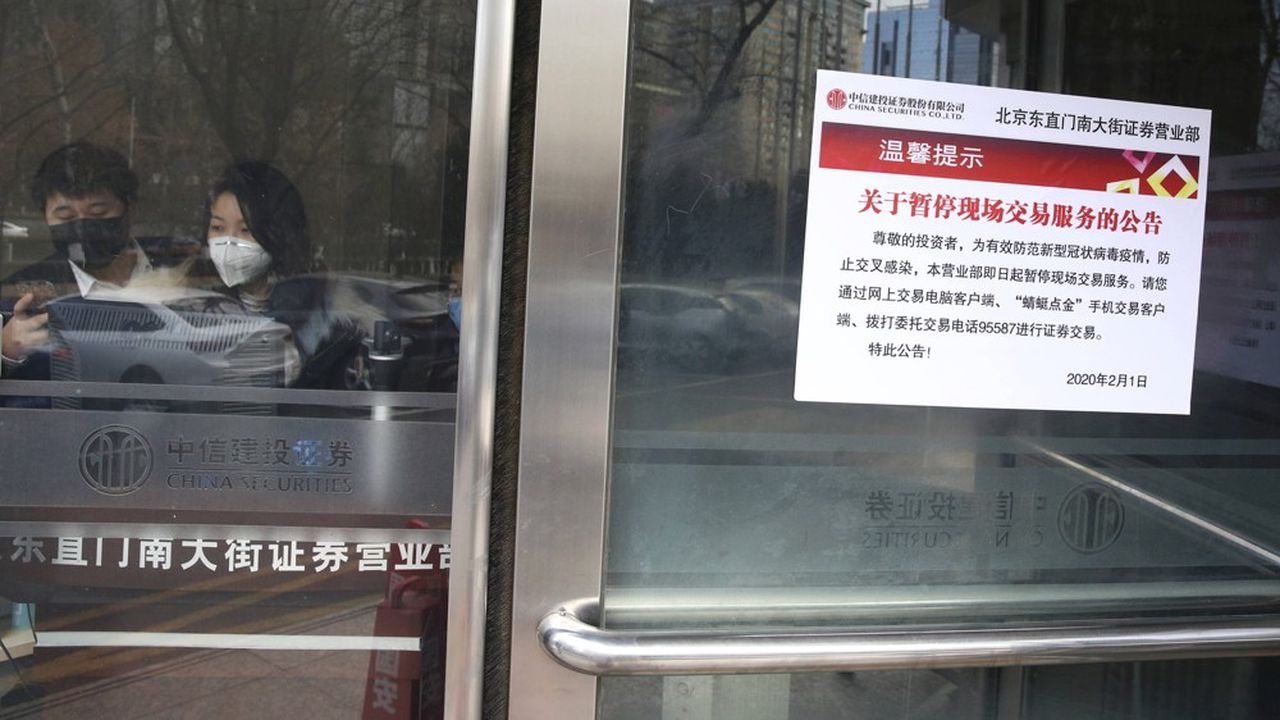 A Pékin, l'accès des commerces et sociétés est bloqué afin de limiter l'extension de l'épidémie de coronavirus.
