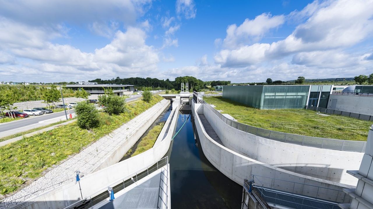 L'usine gère les eaux usées de 14 communes de la plaine de Versailles.
