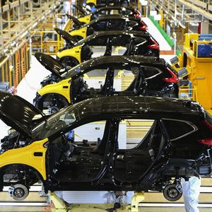 Dans une note publiée le 31 janvier, les experts d'IHS Market estimaient que la baisse de la production automobile serait de 7 % au premier trimestre (soit 350.000 voitures) si les usines redémarraient à partir du 10 février.