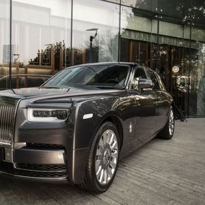 Rolls-Royce a enregistré l'an dernier des ventes historiques, de 5.152 voitures dans le monde.