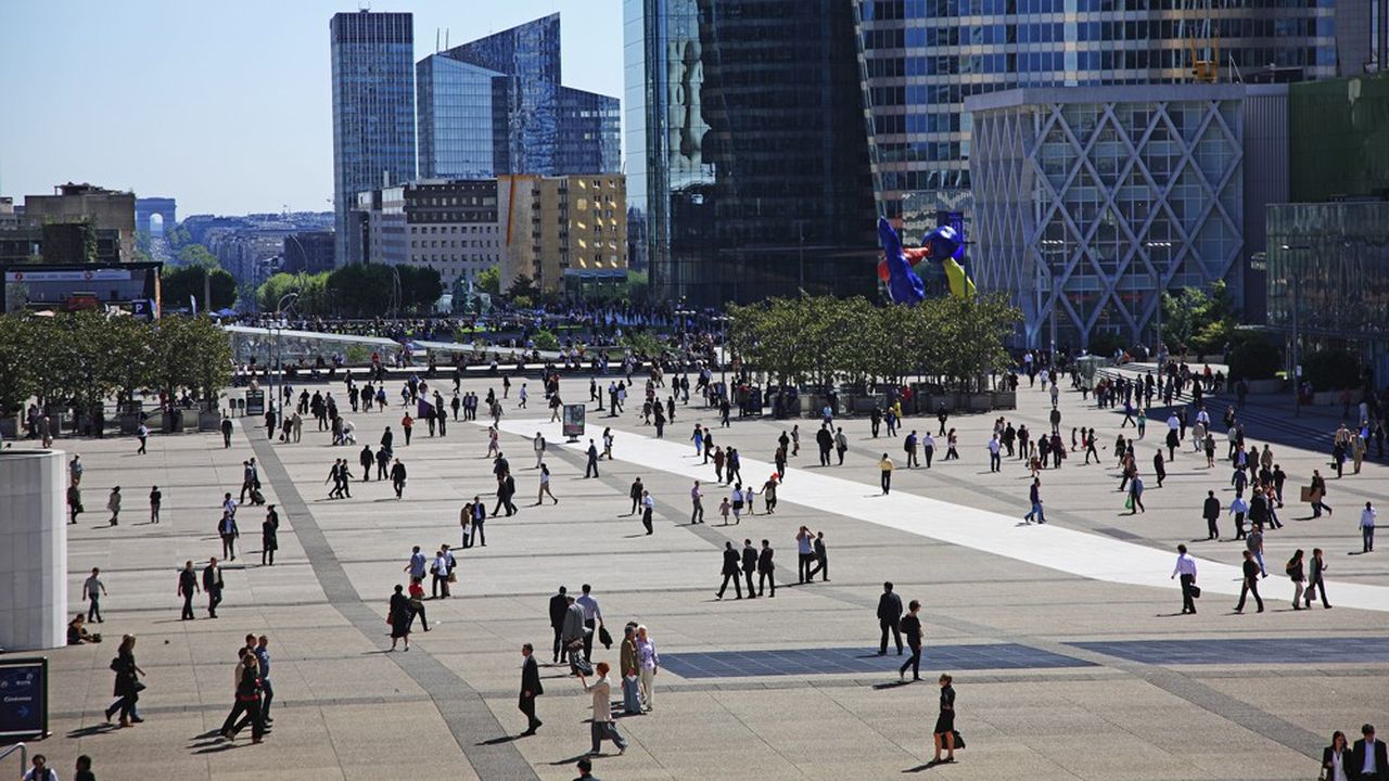 L'esplanade du quartier d'affaires de La Défense, aux portes de Paris.