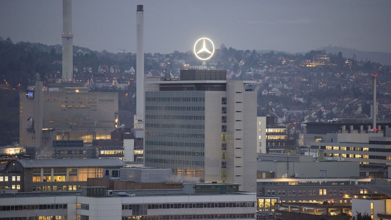 Ola Källenius, le patron de Daimler annonce un nouveau plan d'économies de 1,4 milliard d'euros (Photo by THOMAS KIENZLE/AFP)