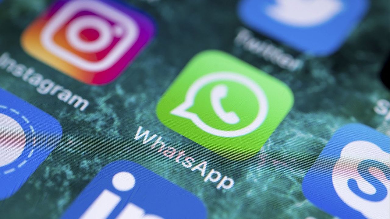 Whatsapp Rejoint Le Club Tres Ferme Des Services A 2 Milliards D Utilisateurs Les Echos