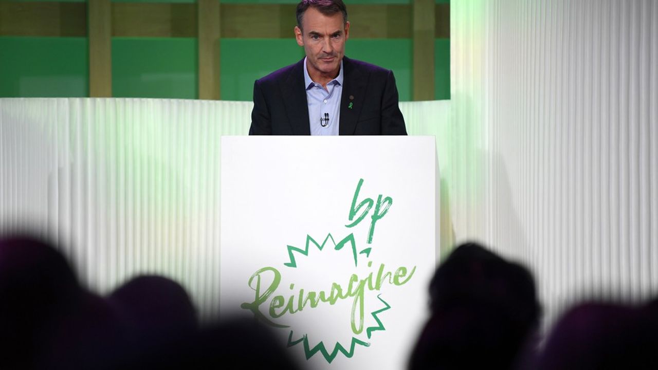 Bernard Looney, le nouveau patron de BP âge de 49 ans, détonne dans le monde conservateur des majors du pétrole. Il s'affiche volontiers en jean et sans cravate. Et il communique depuis quelques semaines via Instagram.